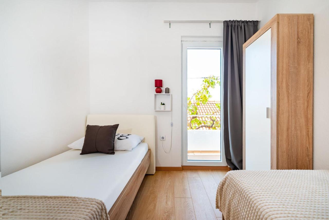 Apartment Maia Lena For Family Jasenice  Dış mekan fotoğraf
