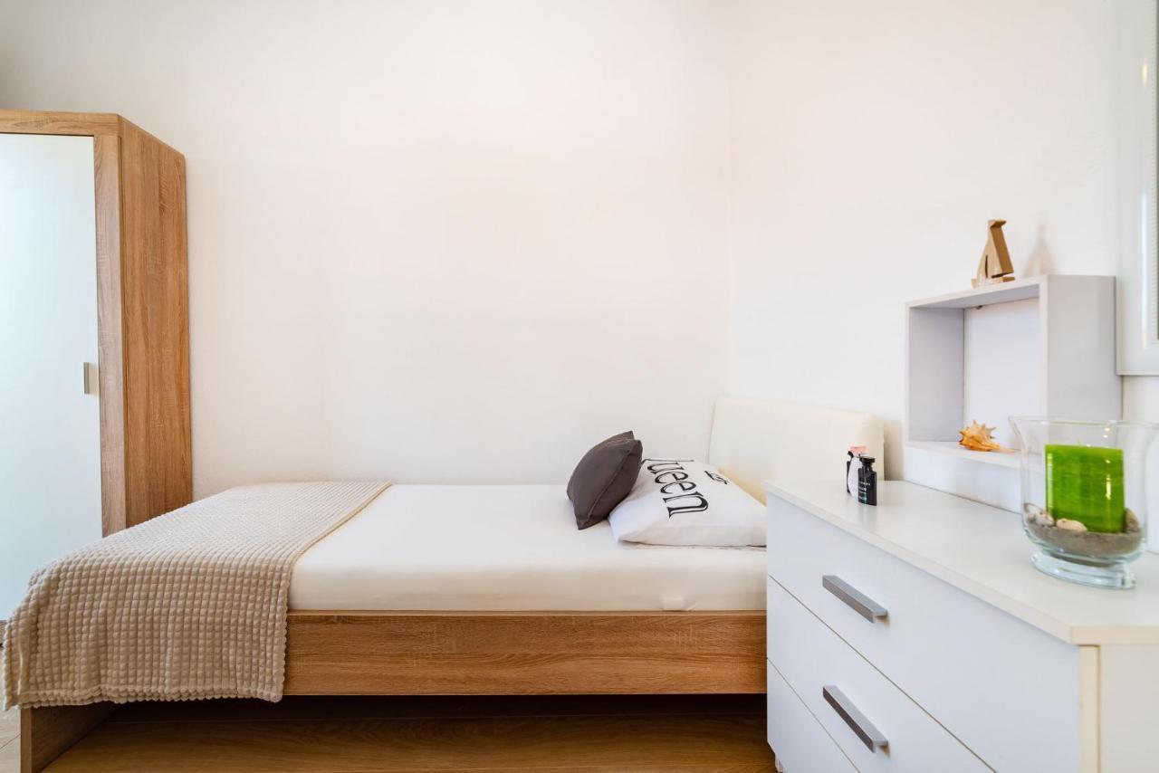 Apartment Maia Lena For Family Jasenice  Dış mekan fotoğraf