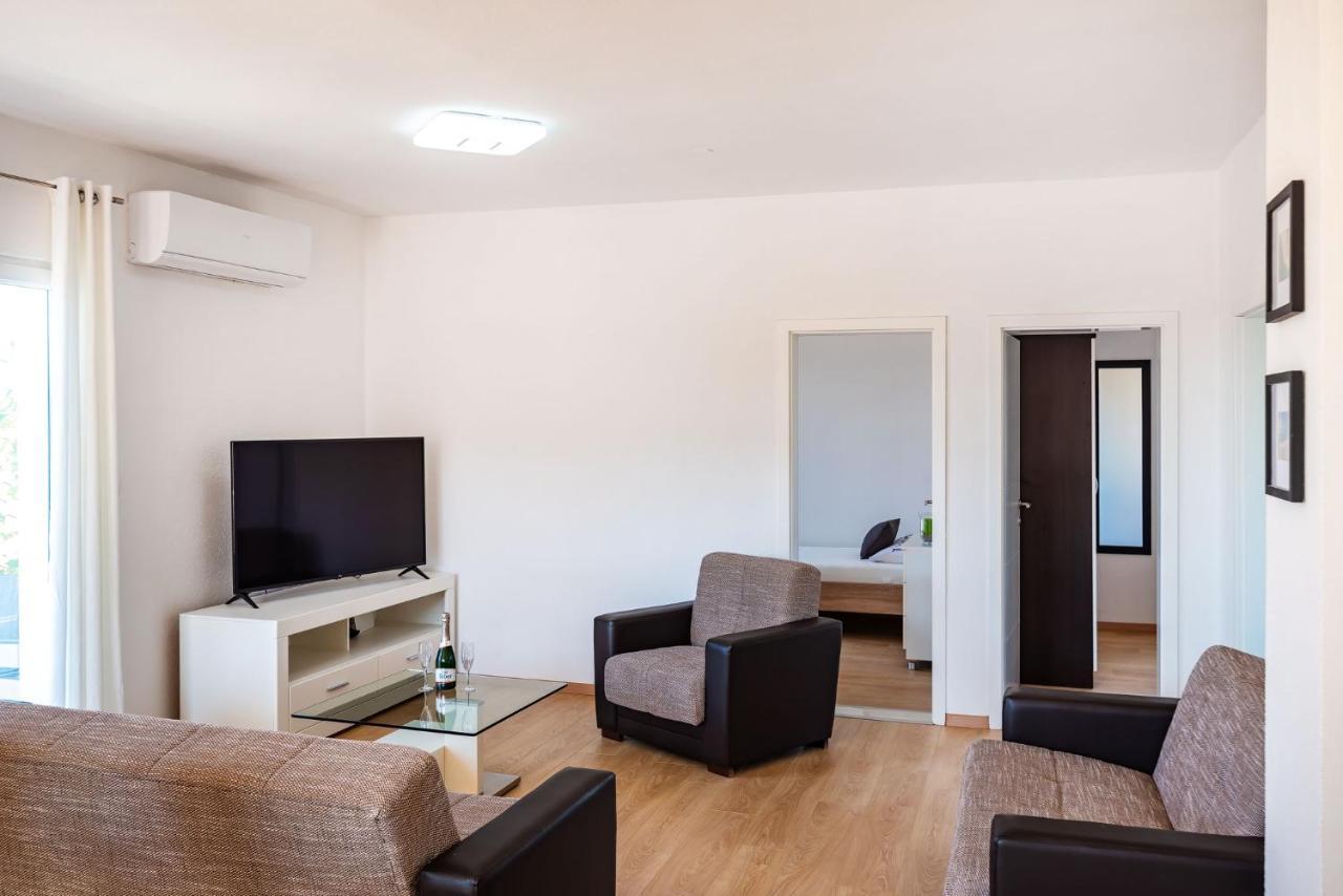 Apartment Maia Lena For Family Jasenice  Dış mekan fotoğraf